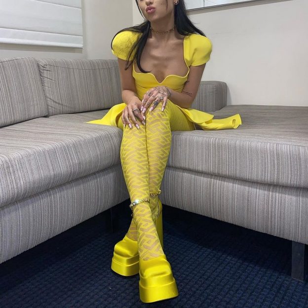Ariana Grande Hot In Yellow Dress TheFappening.Pro 2 624x624 - Ariana Grande Leggy (10 Photos And Video)
