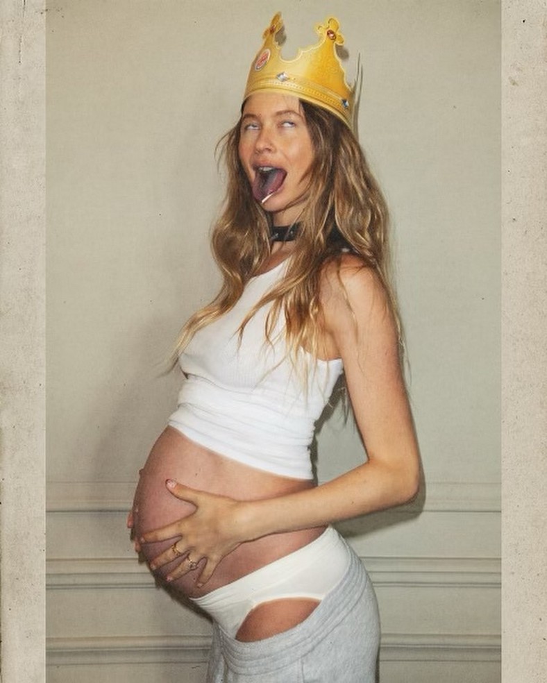 Behati Prinsloo Pregnant Sexy TheFappening.Pro 3 - Behati Prinsloo Sexy And Pregnant (5 Photos)