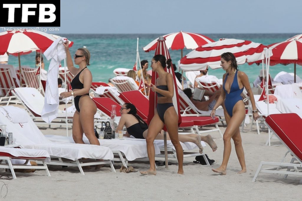 Bianca Elouise Sexy The Fappening Blog 11 1 1024x683 - Bianca Elouise and Her Girls Show Off Their Curves in Miami (44 Photos)