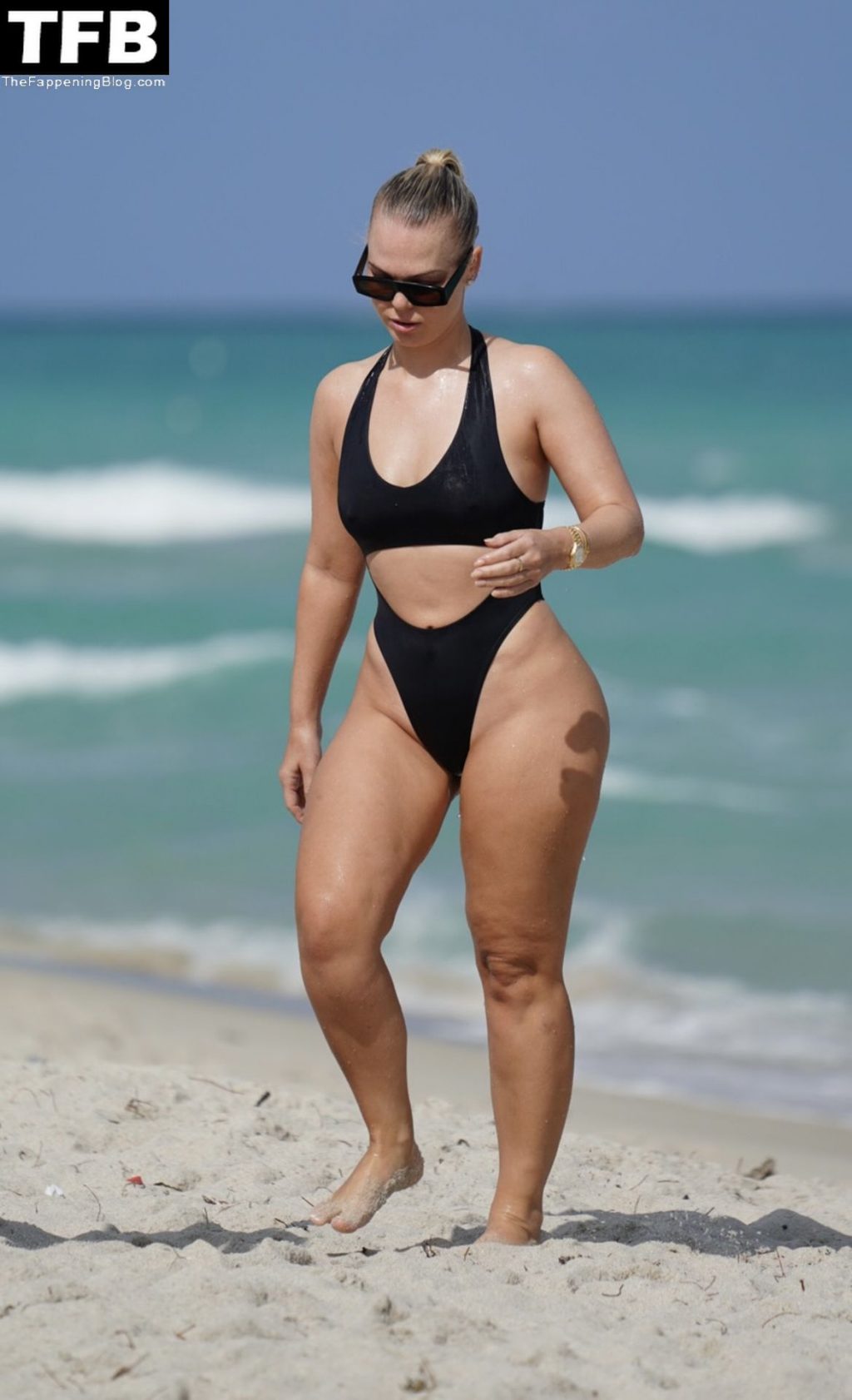 Bianca Elouise Sexy The Fappening Blog 2 1024x1682 - Bianca Elouise and Her Girls Show Off Their Curves in Miami (44 Photos)