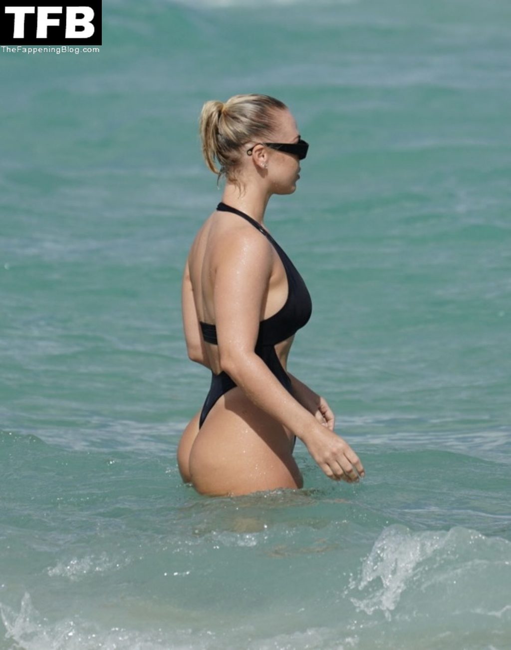 Bianca Elouise Sexy The Fappening Blog 3 1024x1301 - Bianca Elouise and Her Girls Show Off Their Curves in Miami (44 Photos)