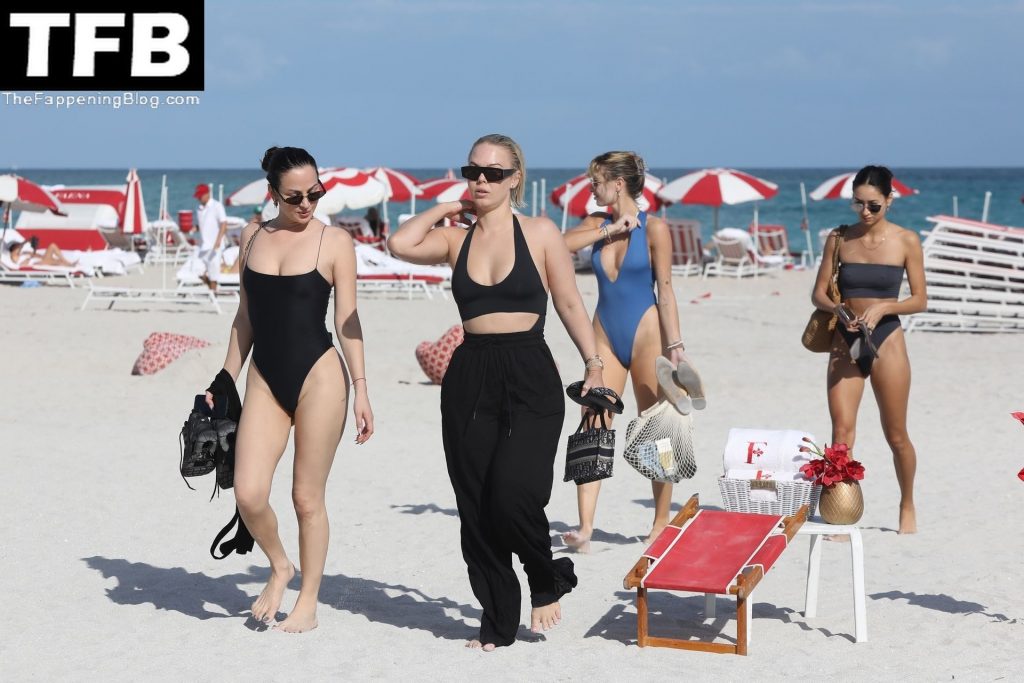 Bianca Elouise Sexy The Fappening Blog 31 1 1024x683 - Bianca Elouise and Her Girls Show Off Their Curves in Miami (44 Photos)