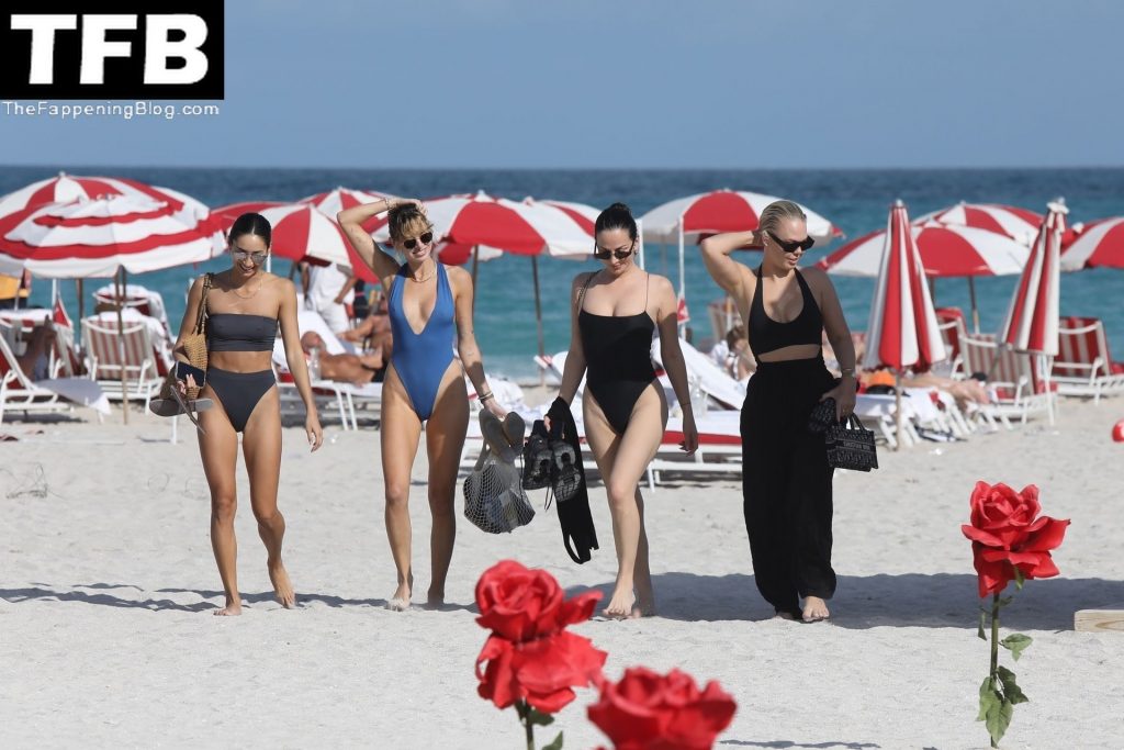 Bianca Elouise Sexy The Fappening Blog 32 1 1024x683 - Bianca Elouise and Her Girls Show Off Their Curves in Miami (44 Photos)