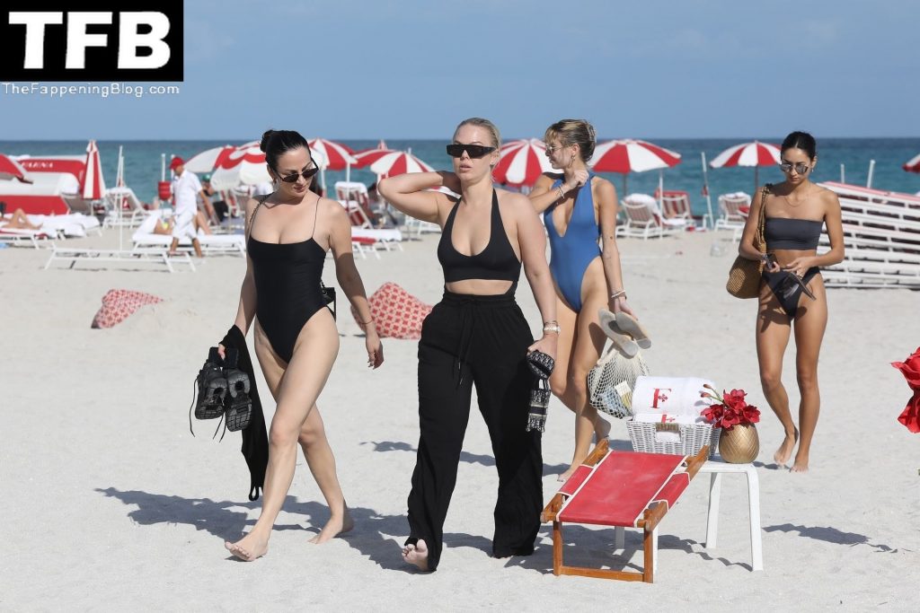 Bianca Elouise Sexy The Fappening Blog 33 1 1024x683 - Bianca Elouise and Her Girls Show Off Their Curves in Miami (44 Photos)