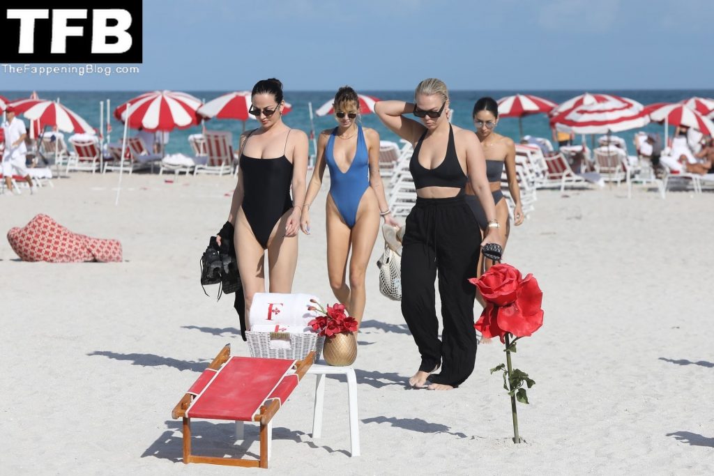 Bianca Elouise Sexy The Fappening Blog 34 1 1024x683 - Bianca Elouise and Her Girls Show Off Their Curves in Miami (44 Photos)
