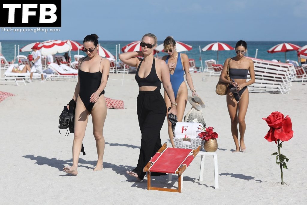 Bianca Elouise Sexy The Fappening Blog 38 1024x683 - Bianca Elouise and Her Girls Show Off Their Curves in Miami (44 Photos)