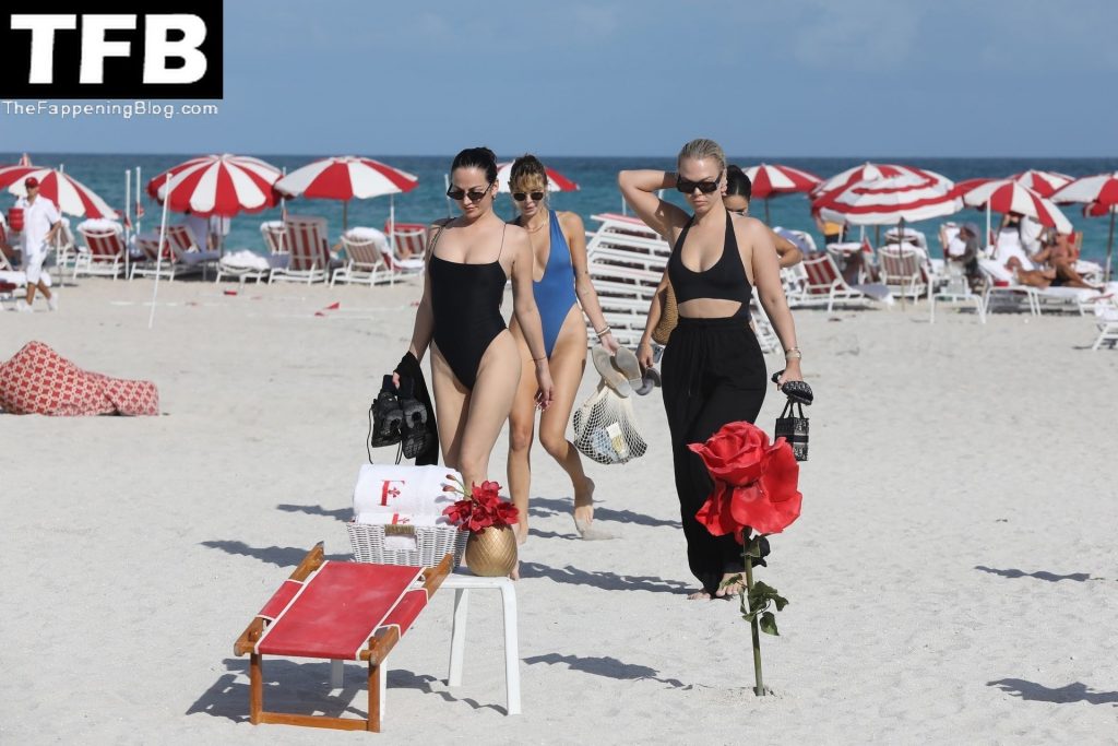 Bianca Elouise Sexy The Fappening Blog 43 1024x683 - Bianca Elouise and Her Girls Show Off Their Curves in Miami (44 Photos)
