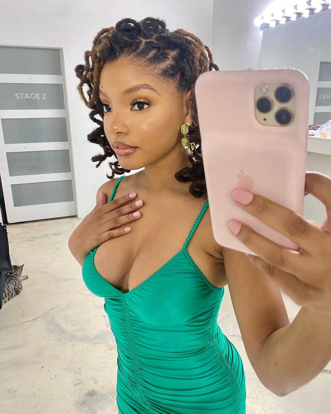 Halle Bailey Selfie TheFappening.pro 8 - Halle Bailey Nude Singer And Little Mermaid Ariel (36 Photos And Video)