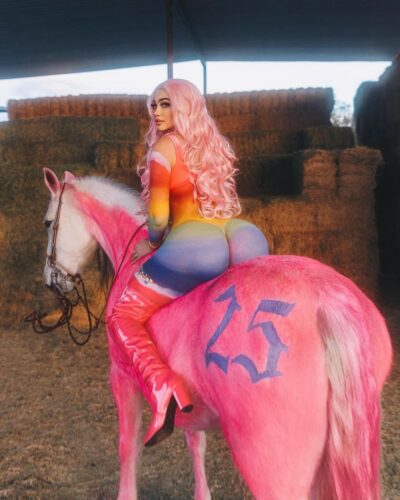 Jailyne Ojeda Ochoa Pink Pony Ride TheFappening.Pro 2 400x500 - Jailyne Ojeda Ochoa Sexy On Her 25th Birthday (2 Photos)