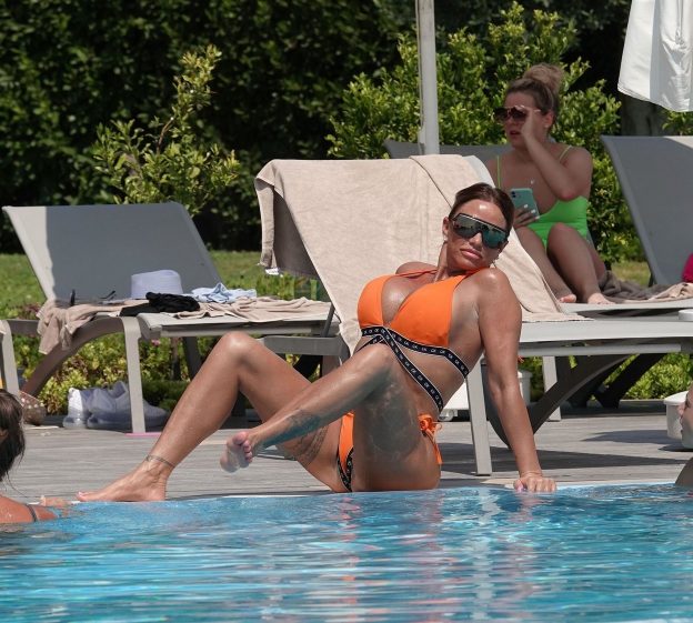Katie Price In A Sexy Bikini The Day Before She Broke Both Her Legs TheFappening.Pro 17 624x561 - Alba Baptista Nude Girlfriend Of Chris Evans (25 Photos And GIF)