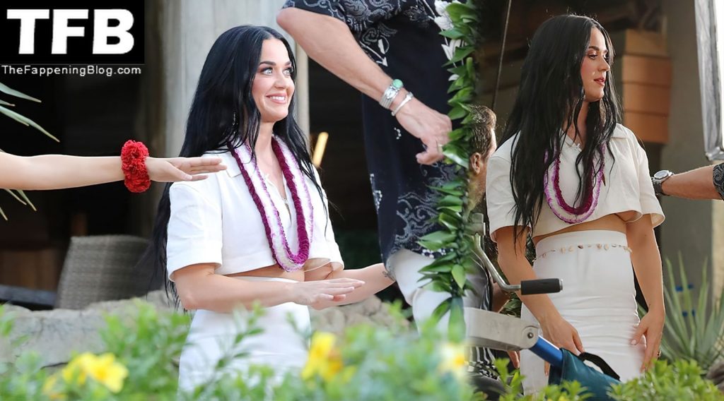 Katy Perry Big Braless Underboob thefappeningblog.com 1 1024x568 - Katy Perry Shows Her Underboob Filming a New Season of American Idol in Maui (70 Photos)