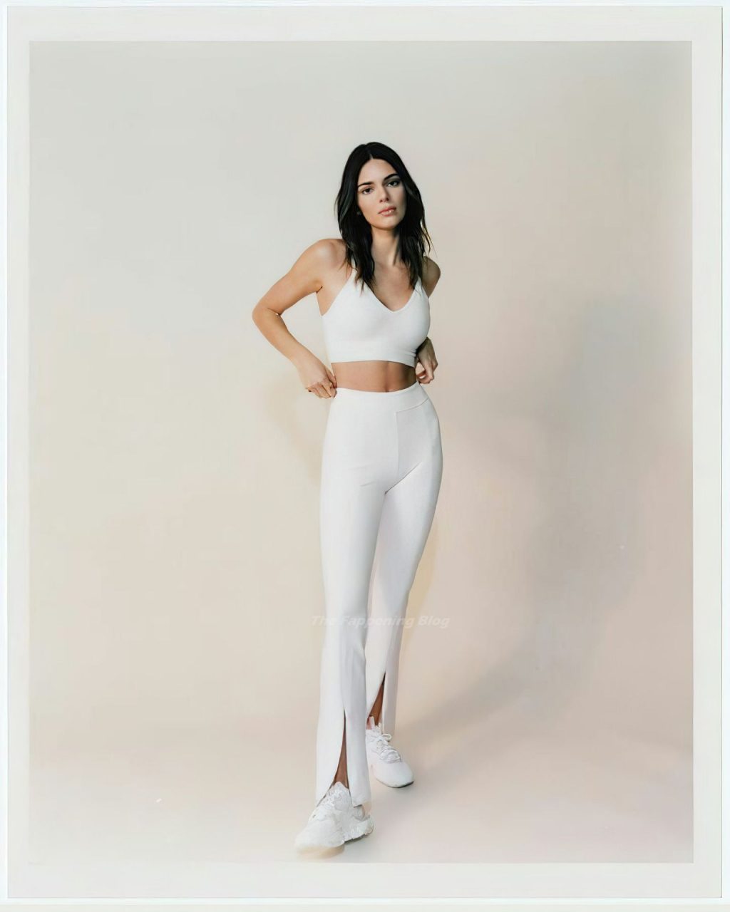 Kendall Jenner in White Leggings thefappeningblog.com  1024x1280 - Kendall Jenner Nude & Sexy Collection (28 Photos)