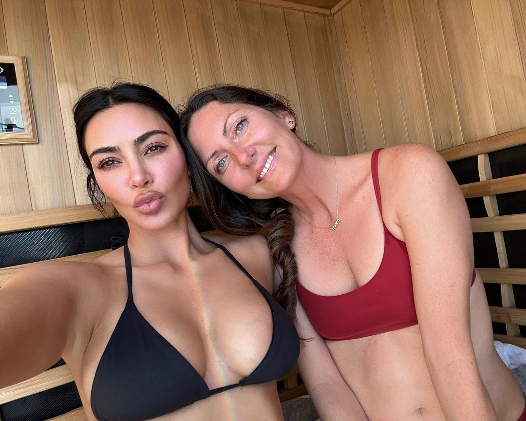 Kim Kardashian Hot In Sauna TheFappening.Pro 1 - Kim Kardashian Sexy In Sauna (2 Photos)
