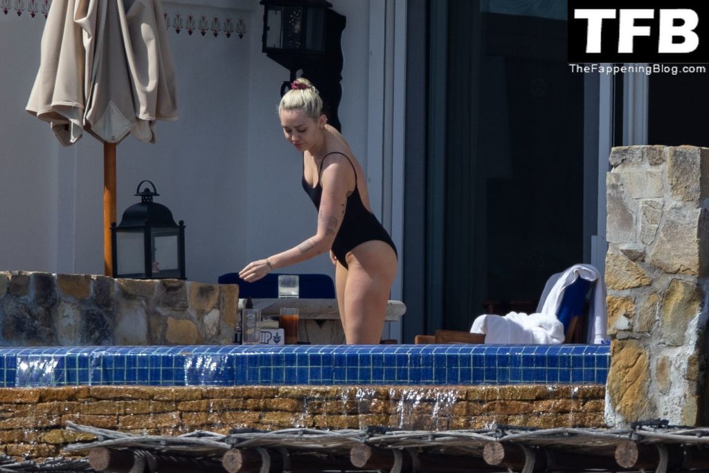Miley Cyrus Sexy The Fappening Blog 3 1024x683 - Miley Cyrus Brings Beach Body to Cabo San Lucas Alongside Her New Rumored Boyfriend (36 Photos)