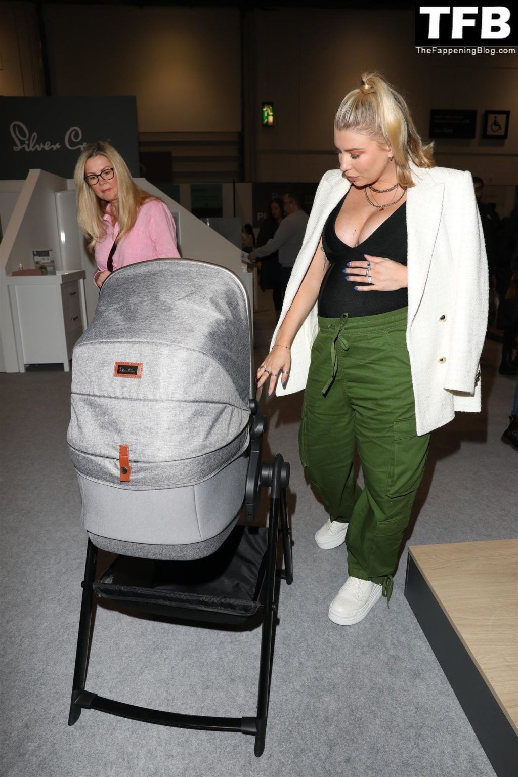 Olivia Bowen Sexy The Fappening Blog 44 1024x1536 - Pregnant Olivia Bowen Attends The Baby Show at ExCel in London (74 Photos)