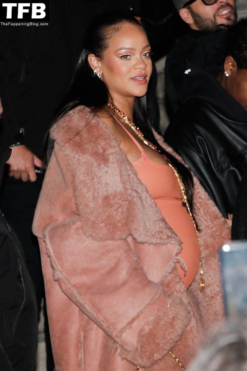 Rihanna Sexy The Fappening Blog 18 1024x1536 - Rihanna Flaunts Her Sexy Boobs in Paris (76 Photos)