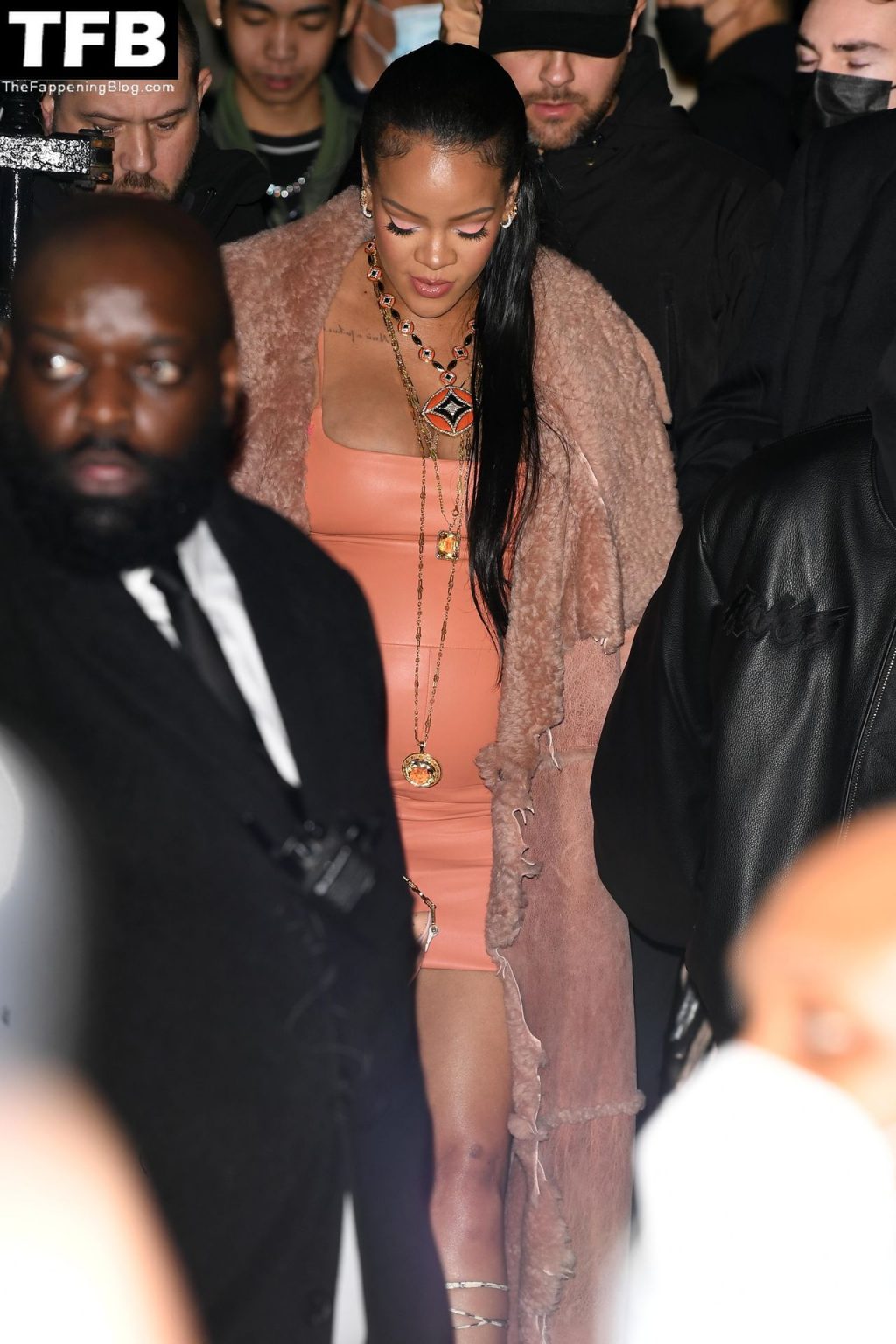 Rihanna Sexy The Fappening Blog 51 1024x1536 - Rihanna Flaunts Her Sexy Boobs in Paris (76 Photos)